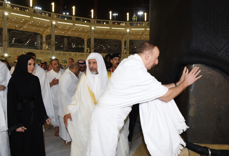 Aserbaidschans Präsident Ilham Aliyev macht eine kleine Umra-Wallfahrt nach Mekka VIDEO