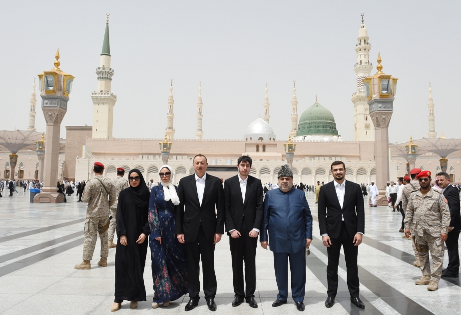 President Ilham Aliyev visited the Prophet's Mosque in Medina VIDEO