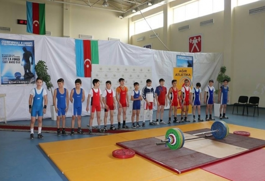 Gəncədə ağır atletika üzrə yeniyetmələr arasında Azərbaycan birinciliyinə start verilib