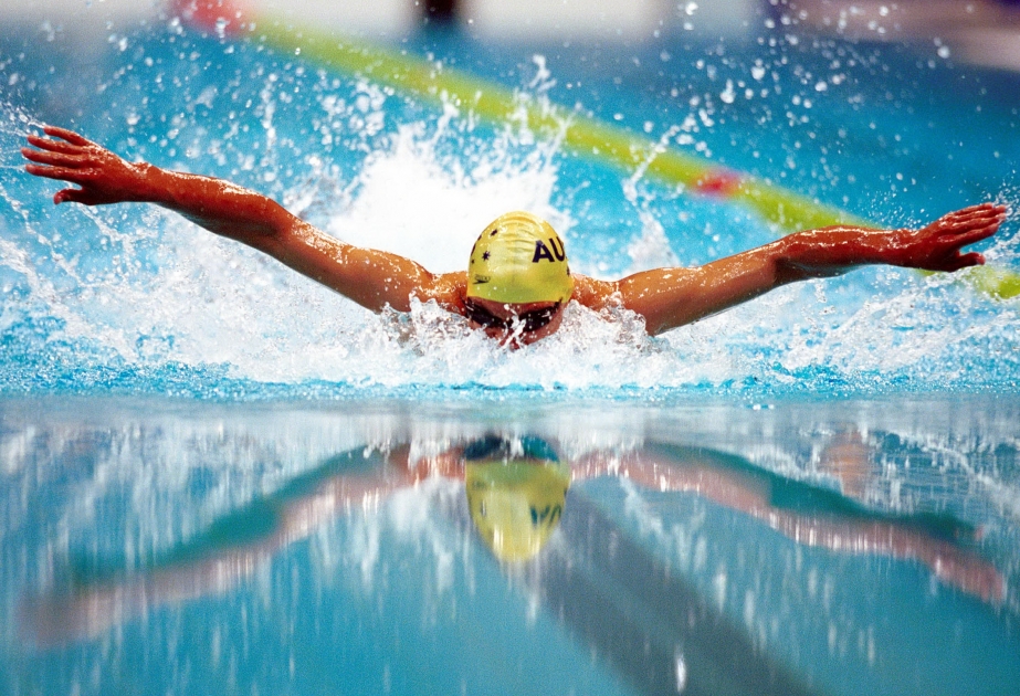 Azerbaijani female swimmer claims 4 medals in Dubai