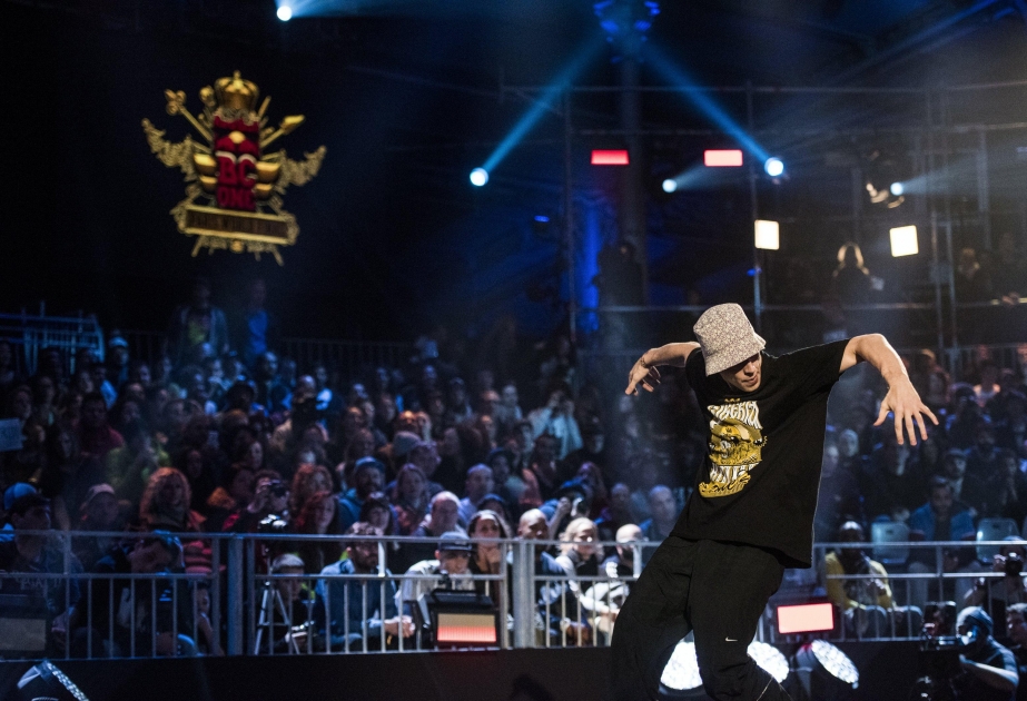 В Баку пройдет чемпионат мира по брейкдансу «Red Bull BC One» ВИДЕО