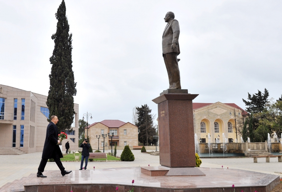 President Ilham Aliyev visited a statue of national leader Heydar Aliyev in Astara VIDEO