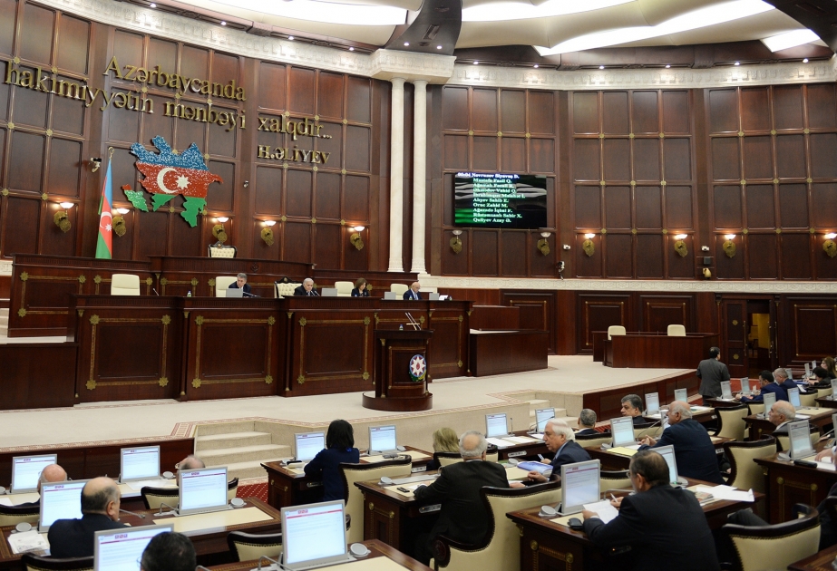 Milli Məclisin plenar iclasında Hesablama Palatasının hesabatı dinlənilib