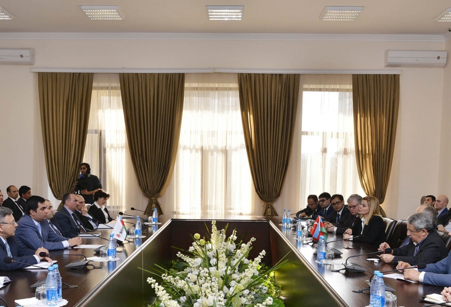 Бакинскую высшую школу нефти посетила делегация Каспийского стратегического института