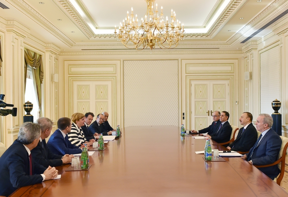 الرئيس إلهام علييف يلتقي وزيرة التنمية الاقتصادية الإيطالية