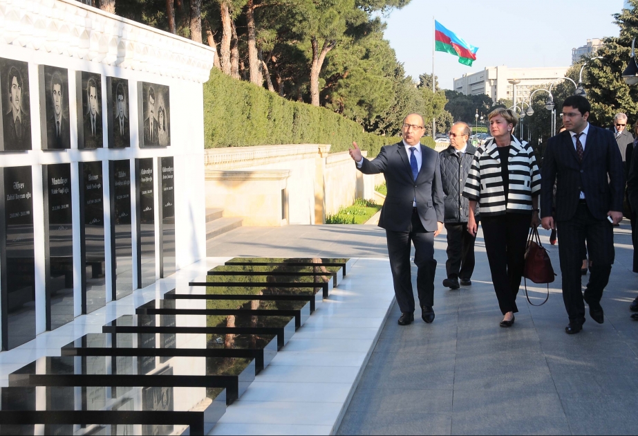 İtaliya nümayəndə heyəti ulu öndər Heydər Əliyevin məzarını və Şəhidlər xiyabanını ziyarət edib
