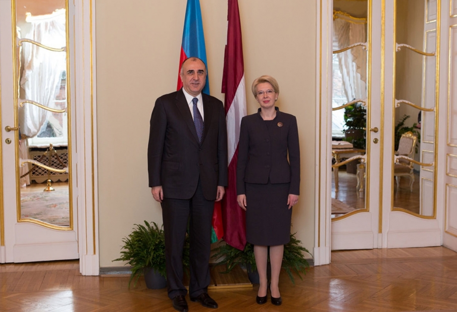 里加举行阿塞拜疆外长和拉脱维亚国会议长会晤