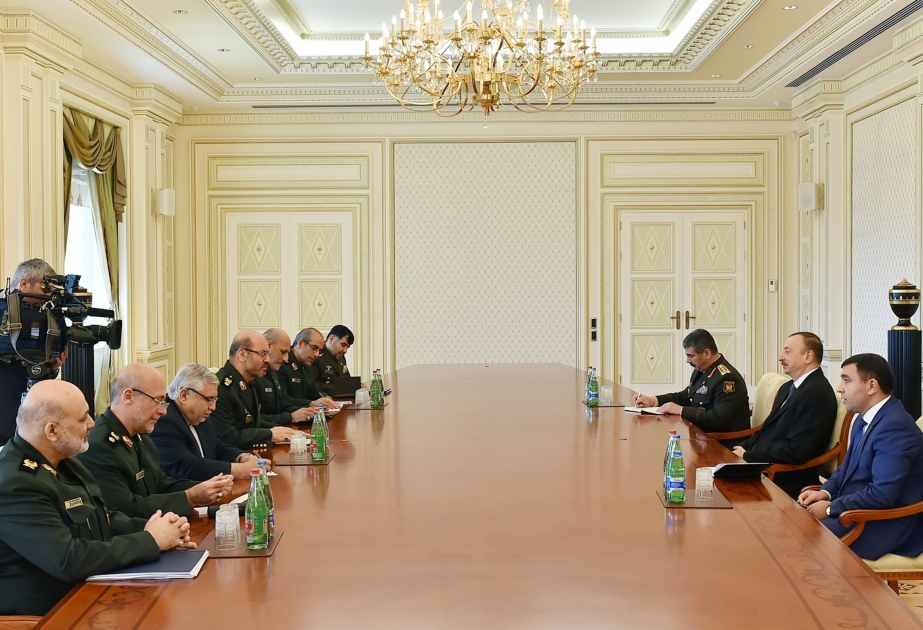 Президент Азербайджана Ильхам Алиев принял делегацию во главе с министром обороны и поддержки вооруженных сил Ирана ВИДЕО