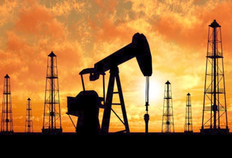 Oil prices fall on U.S. dollar strength