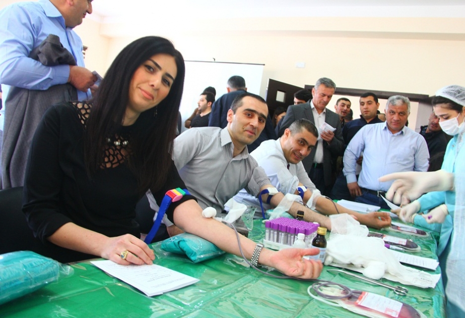 “Təmiz Şəhər”in əməkdaşları talassemiyadan və hemofiliyadan əziyyət çəkənlərə qan veriblər