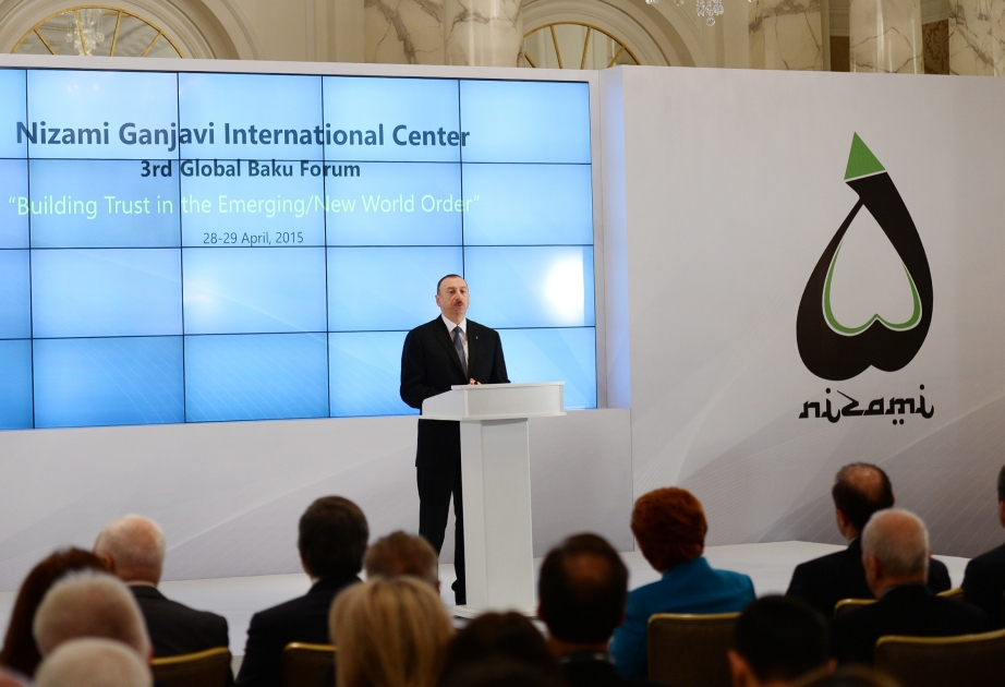 In Baku findet das III. globale Forum der offenen Gesellschaften seine Arbeit stattAserbaidschans Präsident Ilham Aliyev nahm an der Eröffnung des Forums teil VIDEO