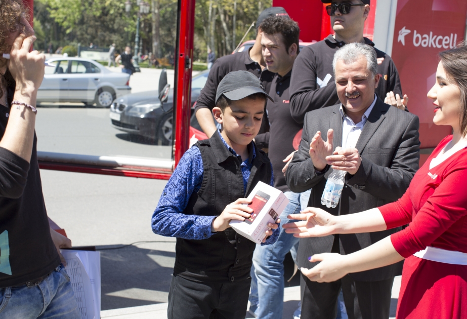 Bakcell отправляет победителя чемпионата по виртуальному футболу в США