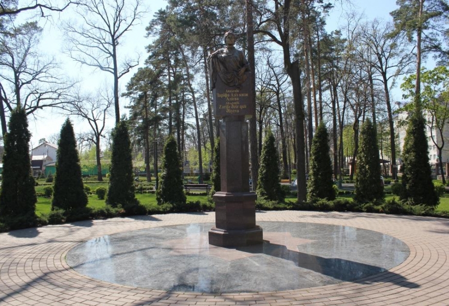 Дипломаты и депутаты Украины и Азербайджана посетили парк имени Зарифы Алиевой, где почтили память выдающегося доктора