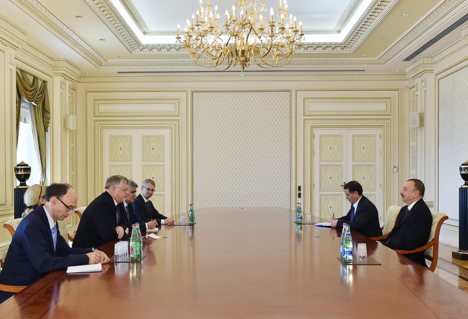 Президент Азербайджана Ильхам Алиев принял делегацию во главе со специальным представителем Европейского Союза по Южному Кавказу ВИДЕО