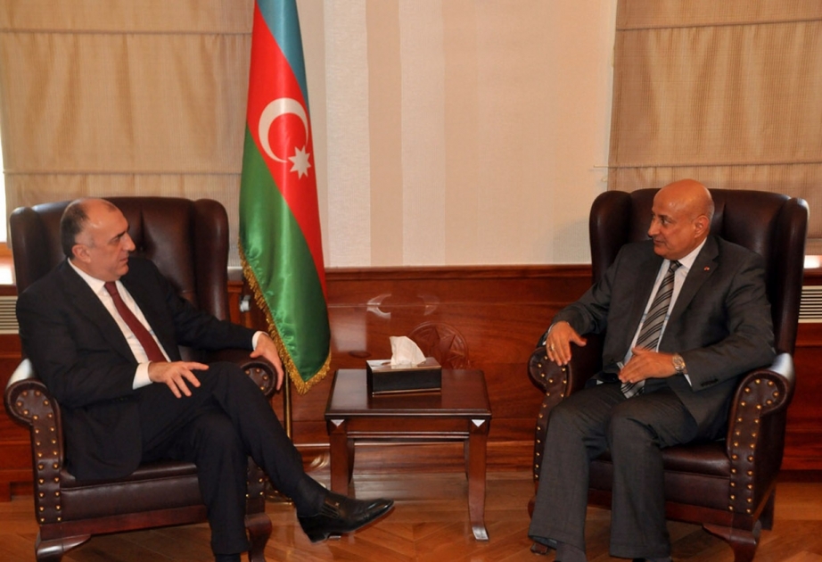Azerbaijani FM meets ISESCO Secretary General