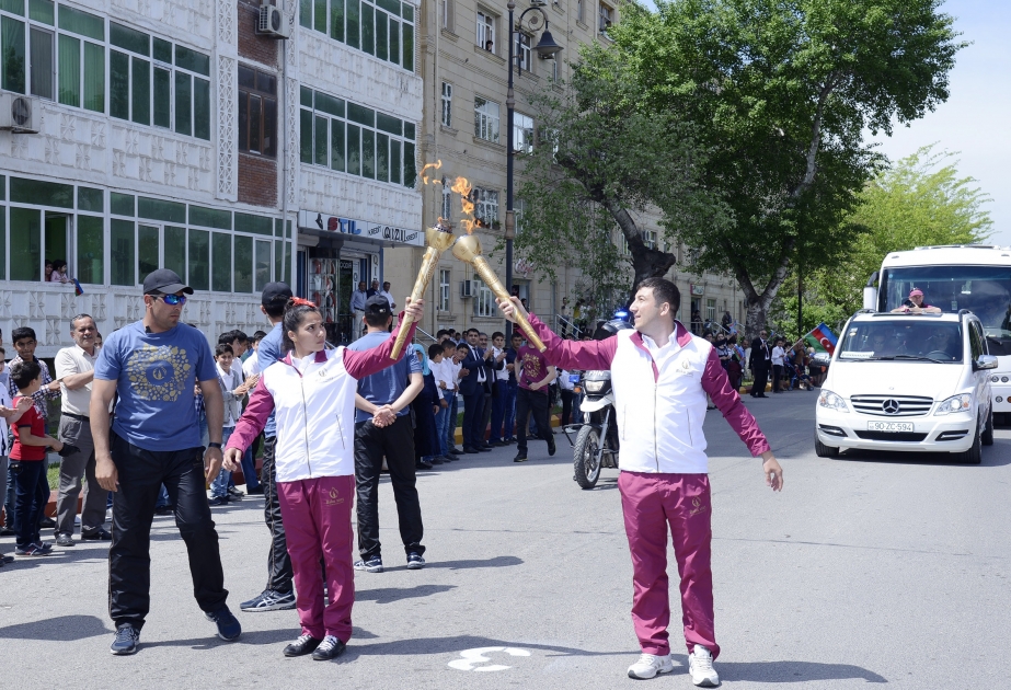 Arrivée solennelle de la torche des premiers Jeux Européens à Salyan