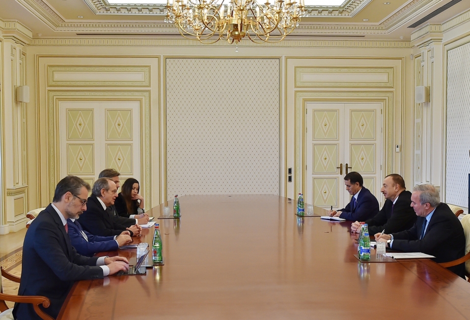 Aserbaidschans Präsident Ilham Aliyev hat eine Delegation um den Minister für Wirtschaft und Finanzen von Italien empfangen VIDEO