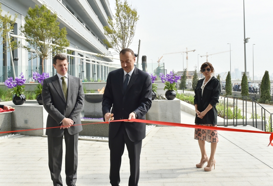 Le président Ilham Aliyev a participé à l’inauguration de l’hôtel Intouriste à Bakou VIDEO