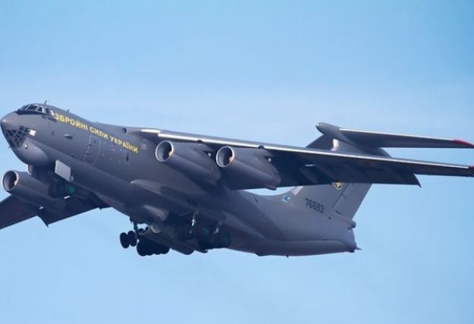 Военный самолет Ил-76 Министерства обороны Украины с эвакуированными из Непала гражданами приземлился в Баку