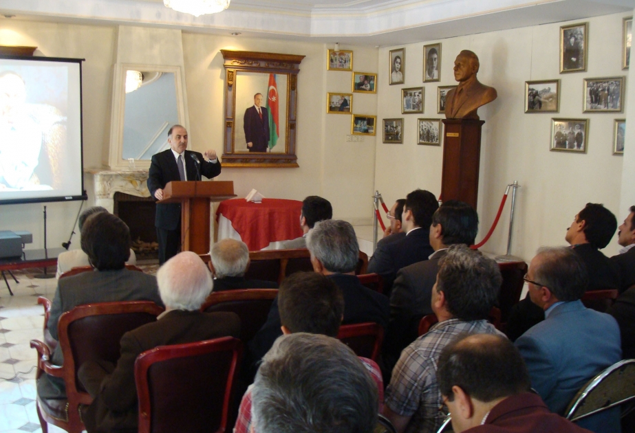 Tehranda ümummilli lider Heydər Əliyevin xatirəsi yad edilib