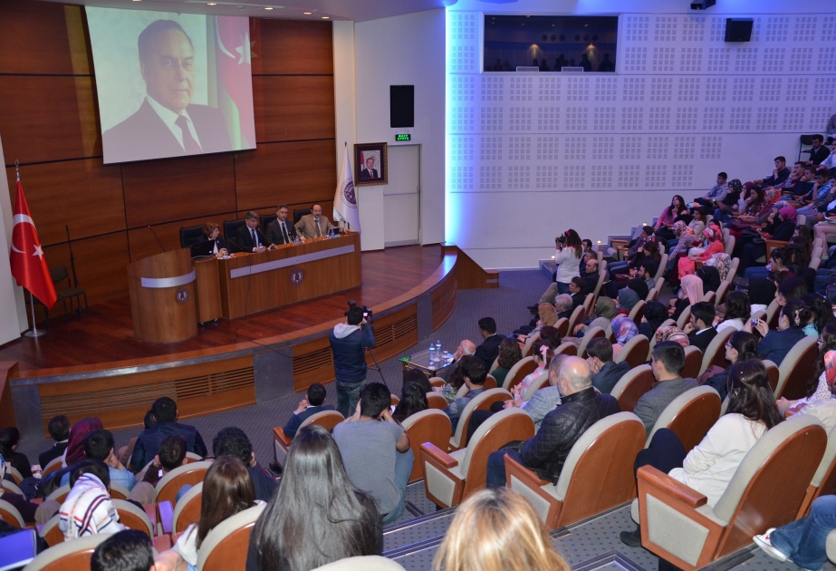 Ərzurum Atatürk Universitetində Ulu Öndərimizin türk dünyası qarşısında tarixi xidmətləri xatırlanıb