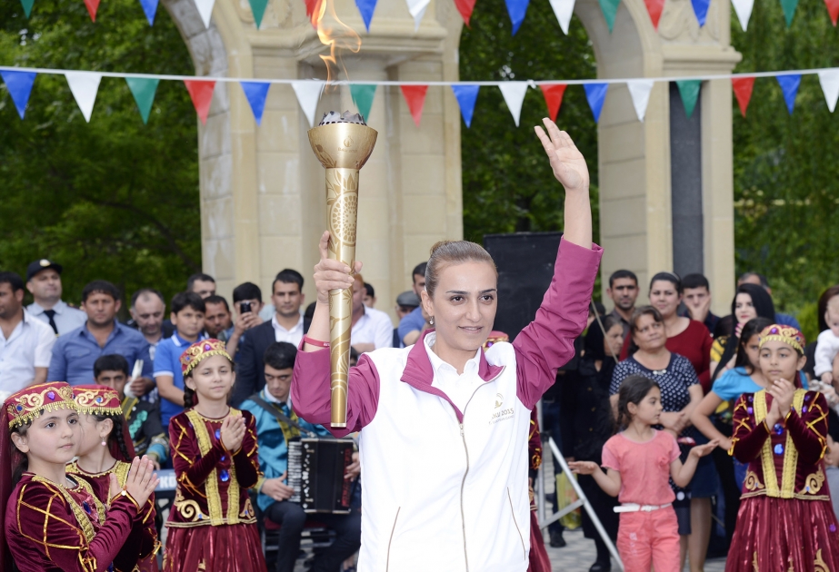 Arrivée du la flamme des Jeux Européens de Bakou 2015 à Aghdjabedi VIDEO