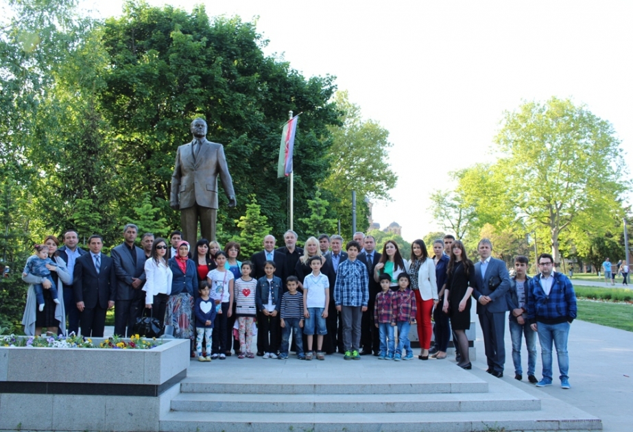 Azərbaycanın müstəqilliyinin möhkəmləndirilməsində ulu öndər Heydər Əliyevin əvəzsiz xidmətləri olub
