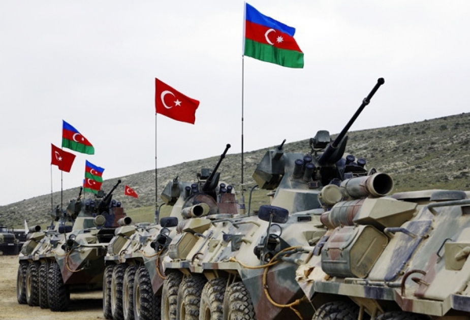 Les forces armées azerbaïdjanaises et turques effectuent des exercices tactiques conjoints VIDEO