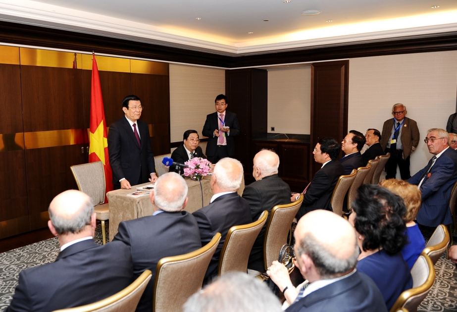 越南主席会见在越南工作过的阿塞拜疆老工人