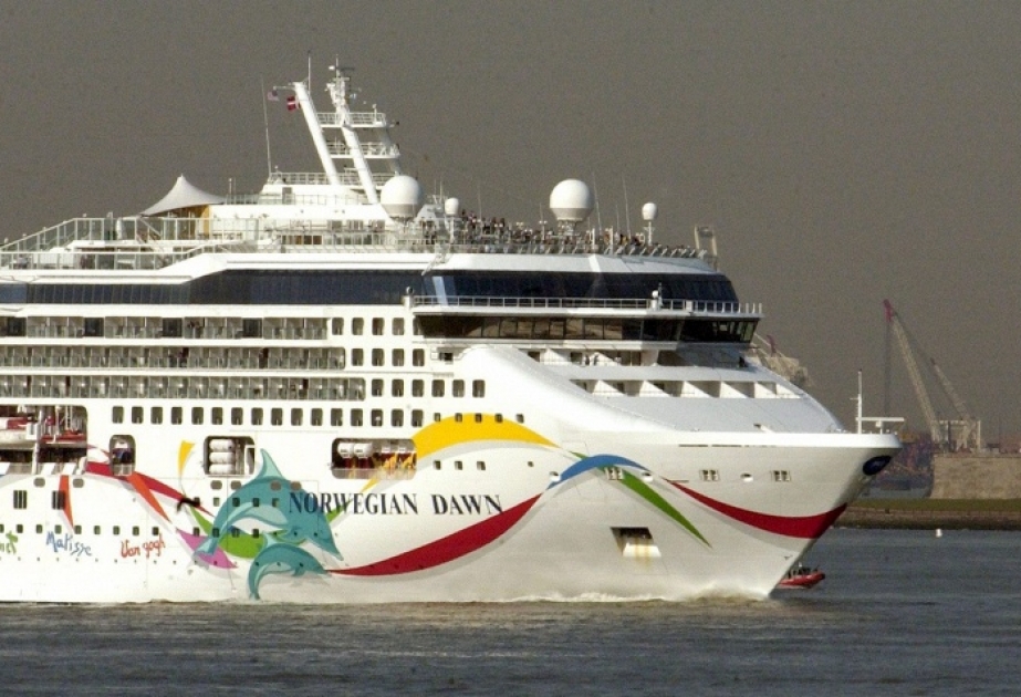 Norwegian cruise ship freed after crashing into reef off Bermuda's coast