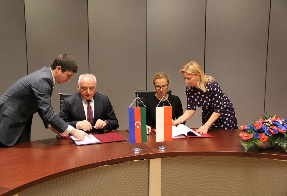 Azerbaijan, Poland sign agreement on maritime transport