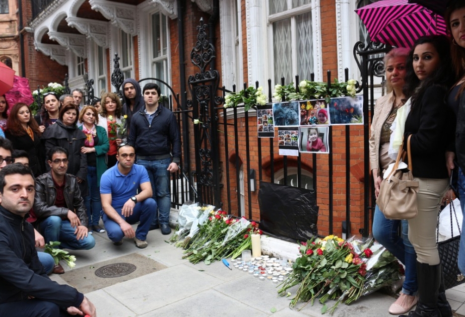 Həmvətənlərimiz Ermənistanın Londondakı səfirliyi qarşısında etiraz aksiyası keçiriblər VİDEO