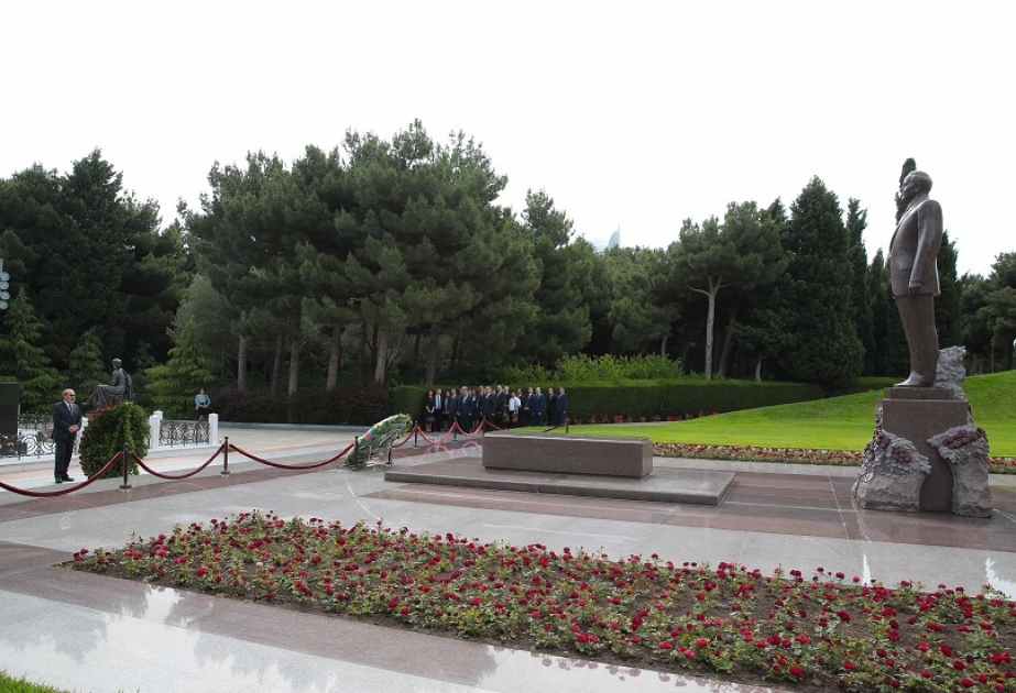 FAO delegation pays respect to national leader Heydar Aliyev and Azerbaijani martyrs