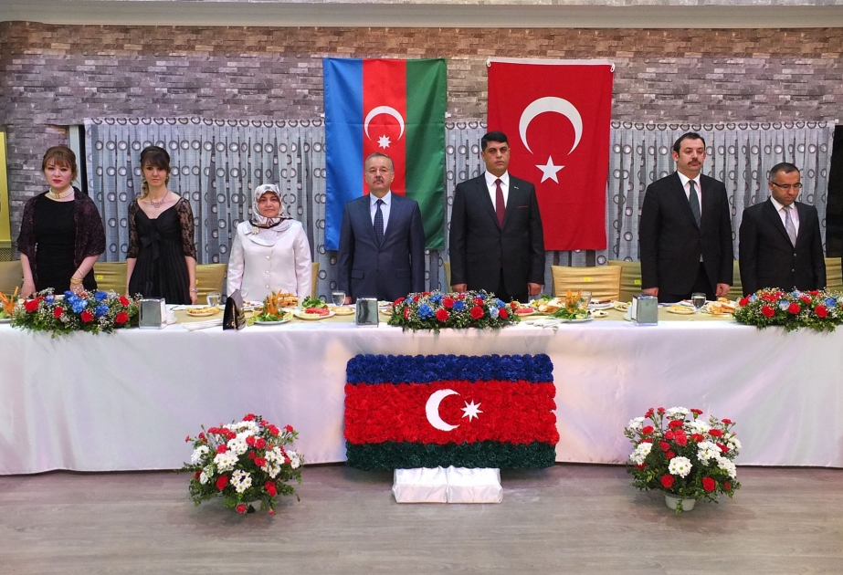 Qars ictimaiyyəti Azərbaycanın bayram sevincini böyük sevgi ilə bölüşüb VİDEO