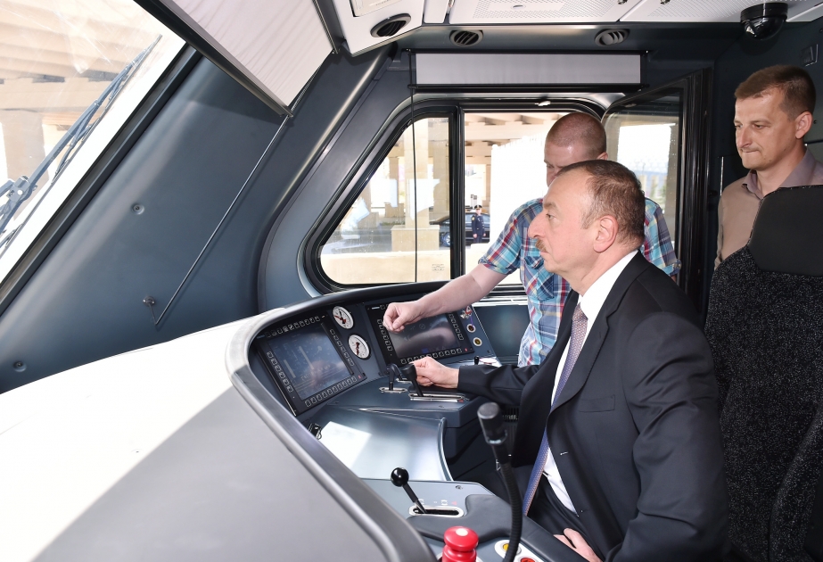 President Ilham Aliyev reviewed a newly-brought electric railcar VIDEO