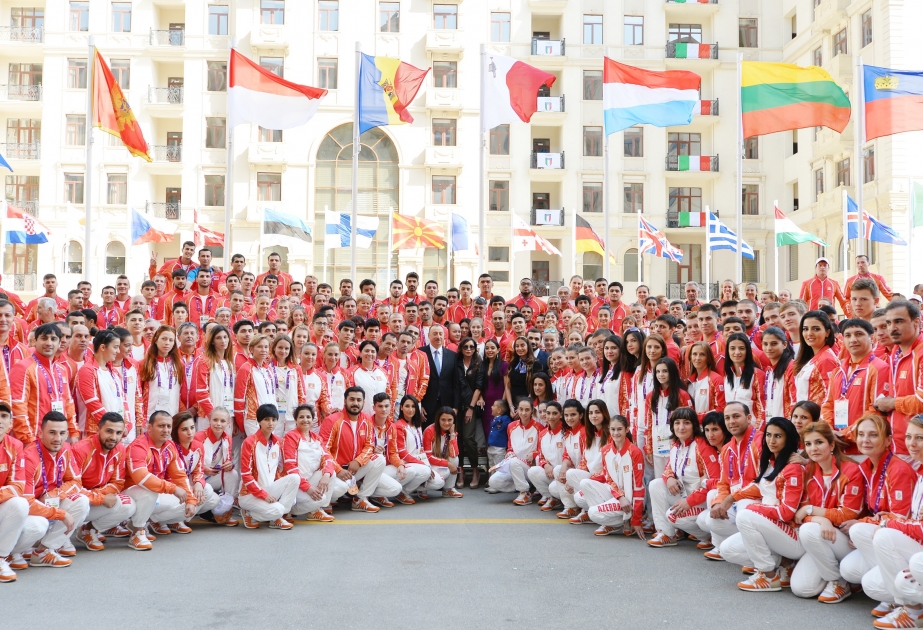 Le président Ilham Aliyev a rencontré les athlètes représentant l’Azerbaïdjan aux premiers Jeux Européens VIDEO