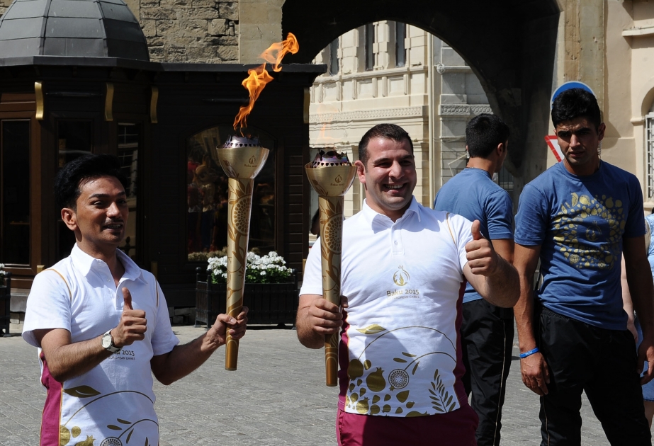 Baku 2015 Torch descends Flame Towers in spectacular abseil VIDEO