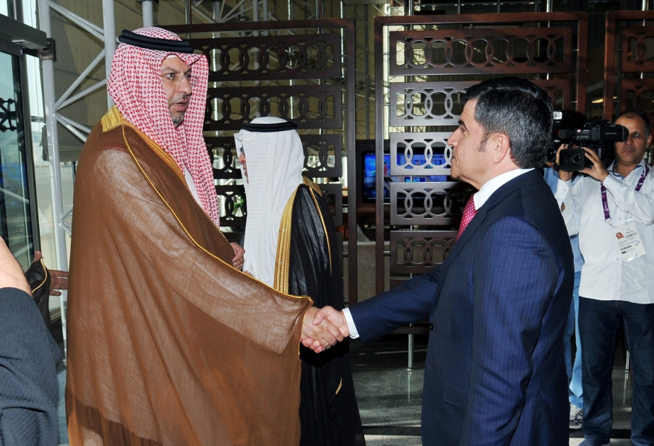 Prinz von Saudi-Arabien ist zu Besuch in Aserbaidschan angekommen