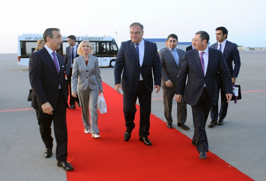 الرئيس البوسني ملادن ايوانيتش يصل في زيارة الى أذربيجان