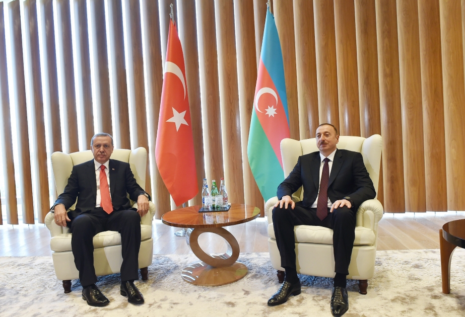 Aserbaidschans Präsident Ilham Aliyev hat sich mit dem Präsidenten der Türkei Recep Tayyip Erdogan getroffen VIDEO