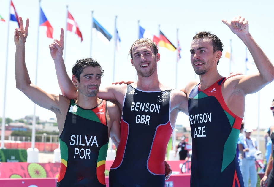 Bakou-2015 : Le triathlète Rotislav Pevtsov franchit la troisième la ligne d'arrivée