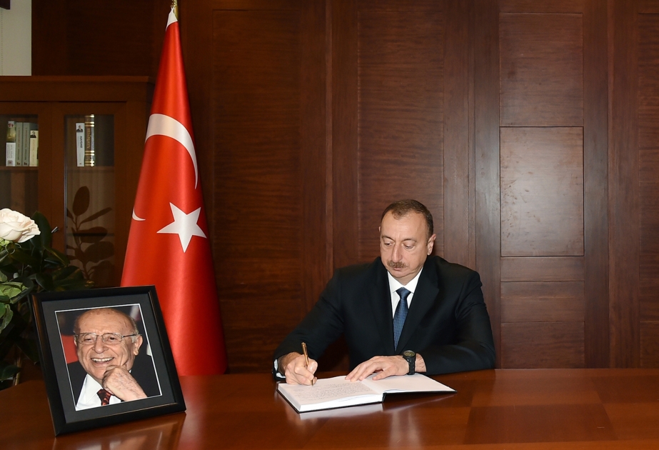 Azərbaycan Prezidenti İlham Əliyev Türkiyənin ölkəmizdəki səfirliyində olub, IX Prezident Süleyman Dəmirəlin vəfatı ilə əlaqədar başsağlığı verib VİDEO