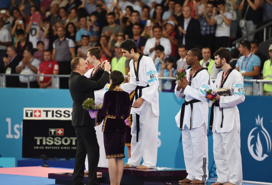 İlk Avropa Oyunlarında Azərbaycan 12-ci qızıl medalını qazandıPrezident İlham Əliyev qızıl medalı qalib idmançıya təqdim etdi VİDEO