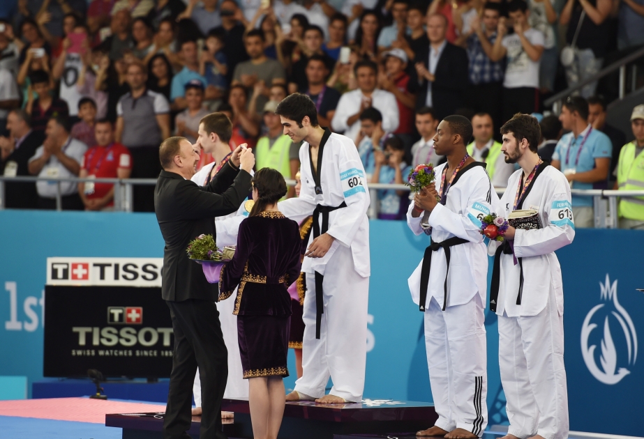 L’Azerbaïdjan a remporté la 12e médaille d’or aux premiers Jeux Européens Le champion a reçu la médaille d’or des mains du président Ilham Aliyev VIDEO