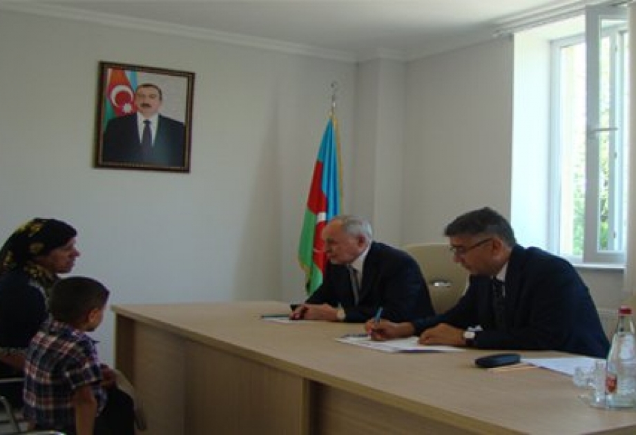 Səhiyyə naziri İsmayıllıda vətəndaşları qəbul edib