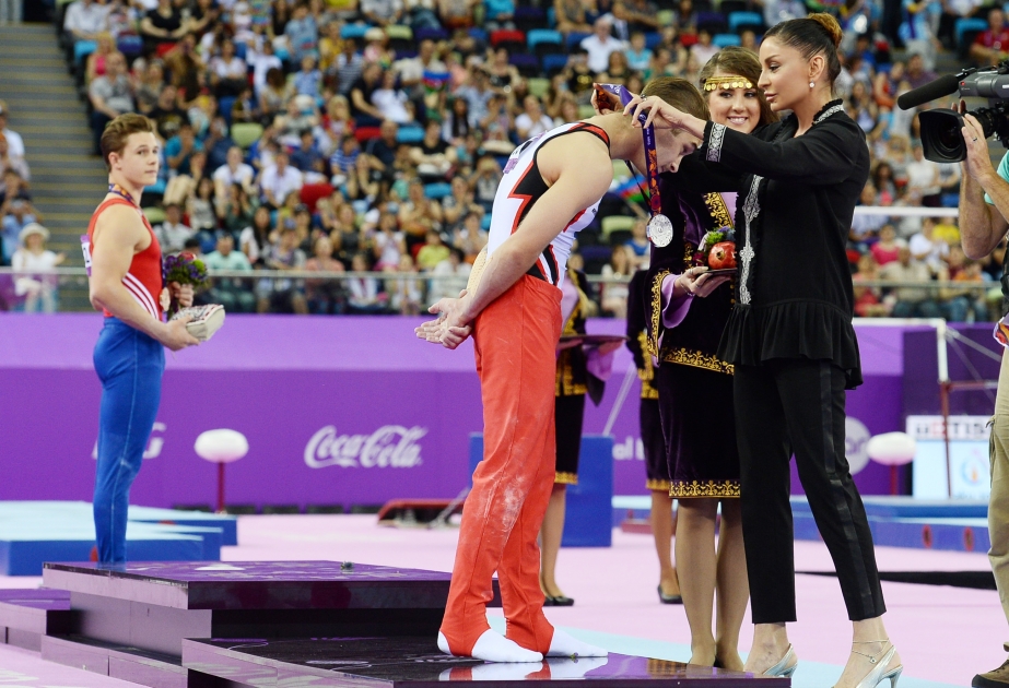 Azərbaycan gimnastı Oleq Stepko birinci Avropa Oyunlarının çempionu olubQaliblərə medalları birinci xanım, “Bakı-2015” qitə Oyunları Təşkilat Komitəsinin sədri, Gimnastika Federasiyasının prezidenti Mehriban Əliyeva təqdim edib VİDEO