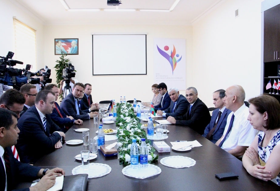 Almaniya parlamentariləri Azərbaycan dövlətinin multikulturalizm siyasəti barədə məlumatlandırılıblar