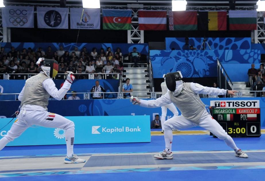 منافسة أربع لاعبات أذربيجانيات لأسلحة سيف المبارزة في اليوم النهائي لمسابقات المبارزة فردي