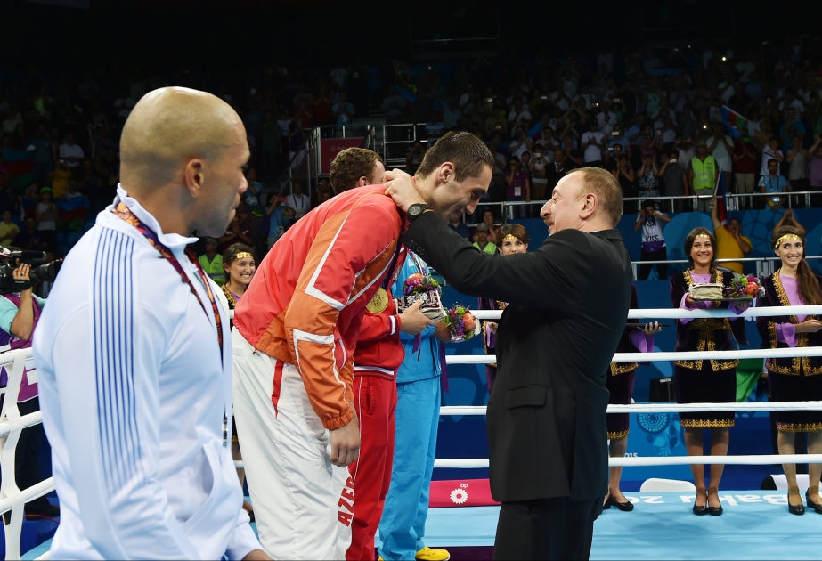 Azərbaycanın aktivinə on beşinci qızıl medalı boksçu Teymur Məmmədov yazıbQalib idmançıya mükafatı Prezident İlham Əliyev təqdim edib VİDEO