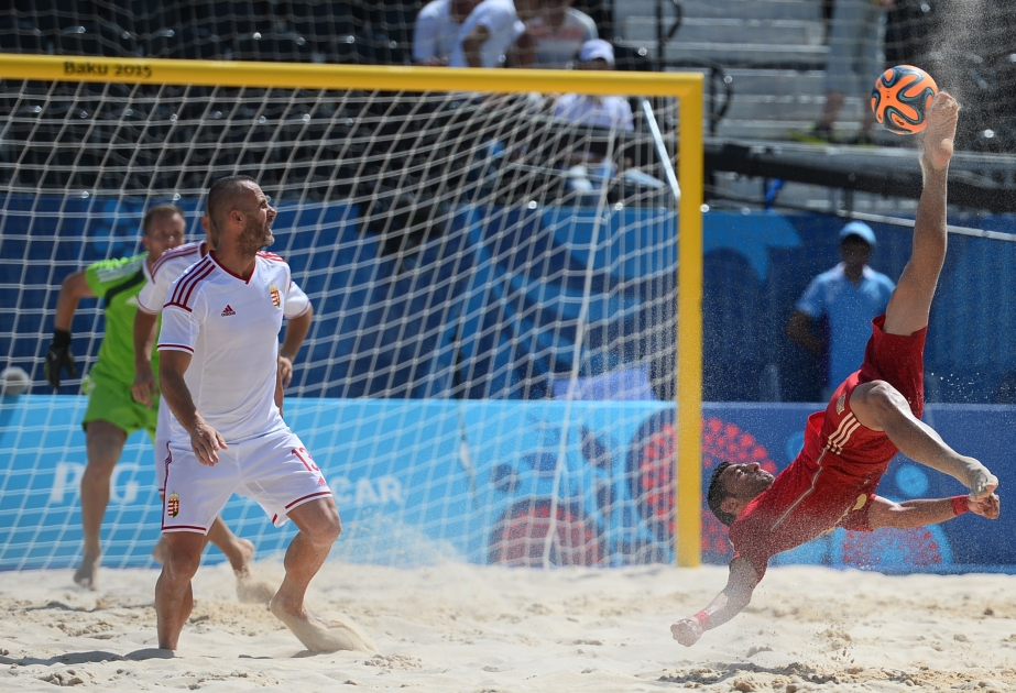 Italy stun Russia to set up tense beach soccer finale